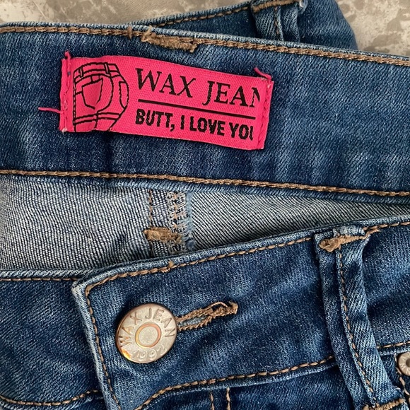 JEAN SHORTS 🌸 - Picture 3 of 4